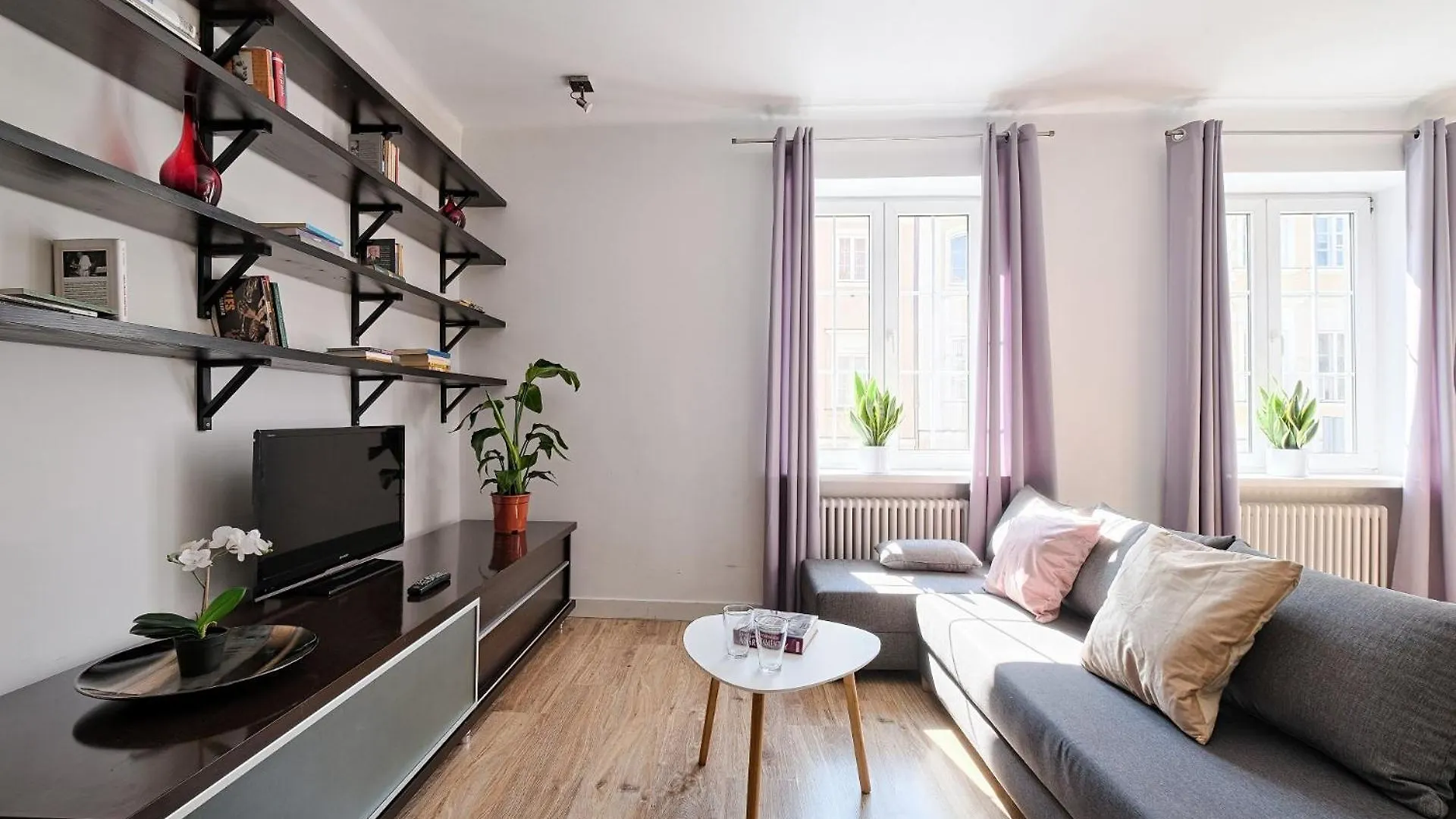Chic Apartment-Old Town-F50/2 contacts